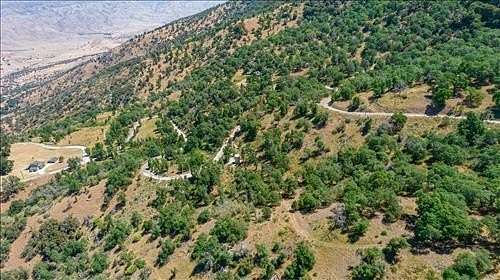 16.4 Acres of Land for Sale in Tehachapi, California