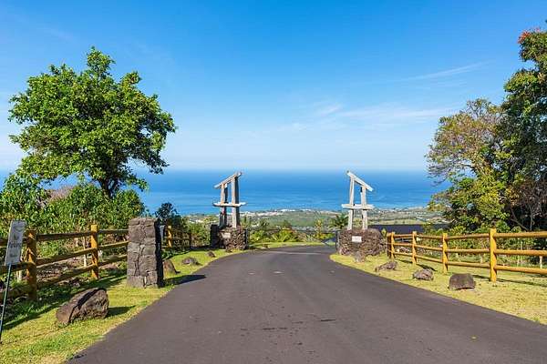 1 Acre of Residential Land for Sale in Holualoa, Hawaii