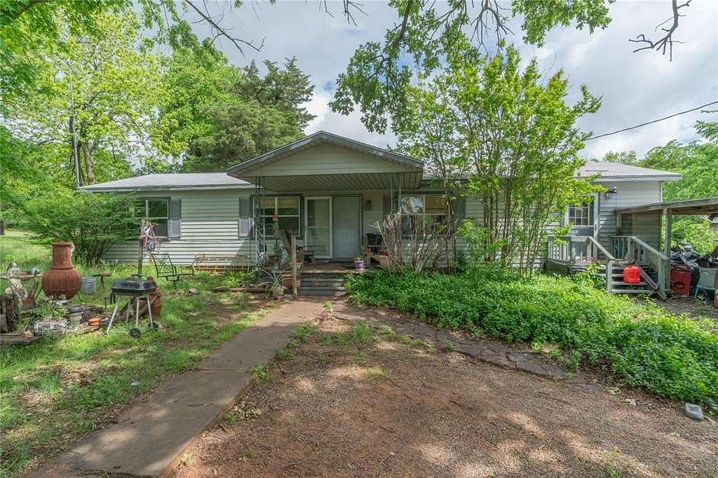 2 Acres of Residential Land with Home for Sale in Byars, Oklahoma