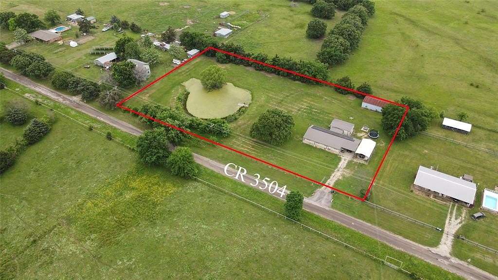 2.5 Acres of Residential Land with Home for Sale in Wills Point, Texas