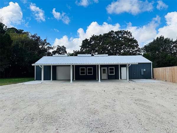 5.59 Acres of Land with Home for Sale in Athens, Texas