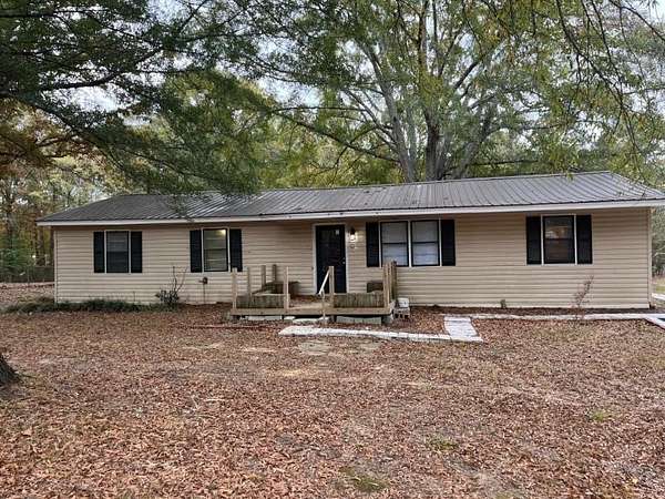 1.5 Acres of Residential Land with Home for Sale in Fulton, Mississippi