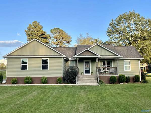 2.57 Acres of Residential Land with Home for Sale in Hollywood, Alabama