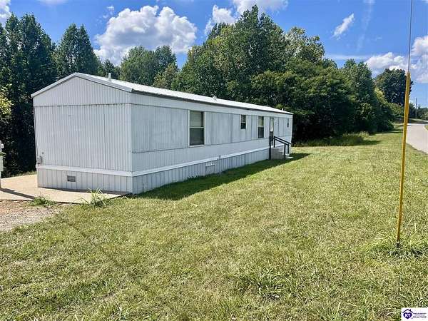 1.73 Acres of Residential Land with Home for Sale in Magnolia, Kentucky