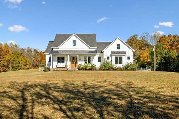 15.8 Acres of Land with Home for Sale in Nunnelly, Tennessee