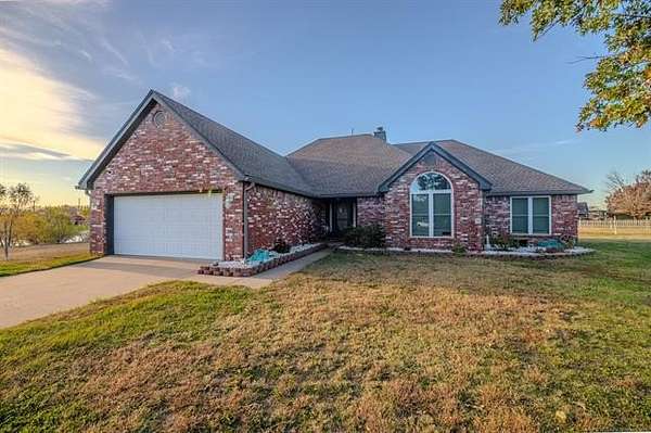 8.55 Acres of Land with Home for Sale in Skiatook, Oklahoma