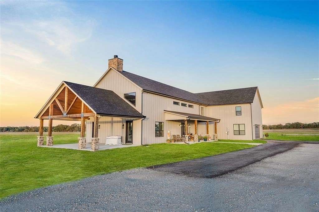 10.5 Acres of Land with Home for Sale in Quinlan, Texas