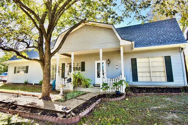 2 Acres of Residential Land with Home for Sale in Corsicana, Texas