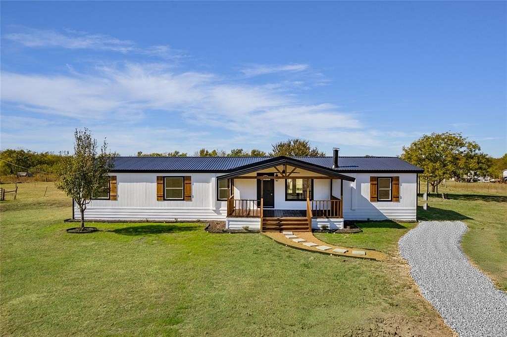 18 Acres of Land with Home for Sale in Commerce, Texas