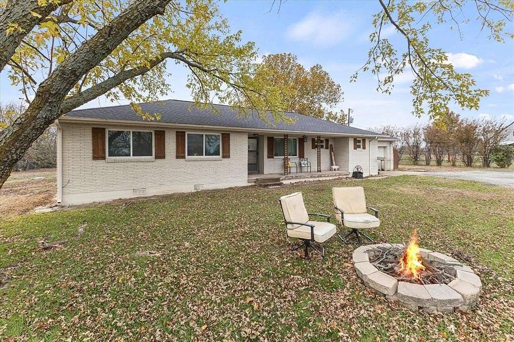 1.89 Acres of Improved Mixed-Use Land for Sale in St. Paul, Texas