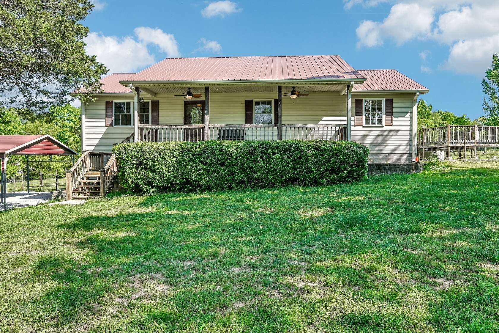 34 Acres of Land with Home for Sale in Erin, Tennessee