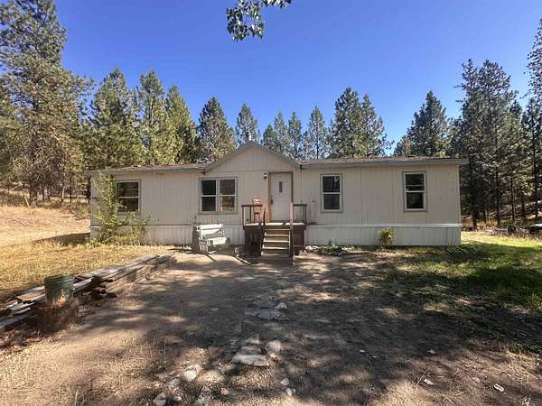 18.8 Acres of Recreational Land with Home for Sale in Fruitland, Washington