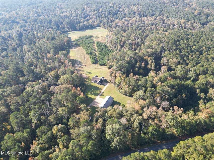 133 Acres of Land with Home for Sale in Gloster, Mississippi