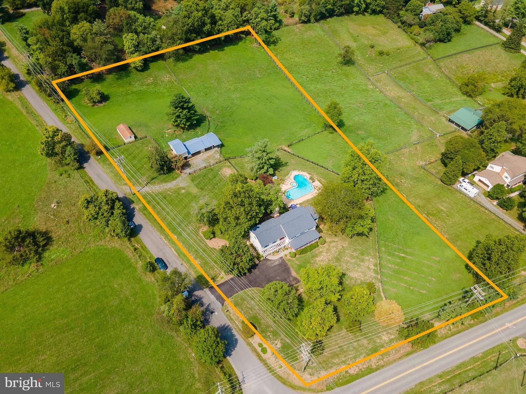 4.33 Acres of Residential Land with Home for Sale in Lovettsville, Virginia