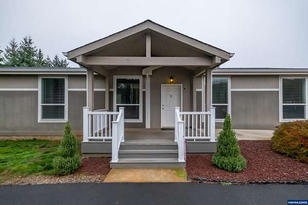 1.56 Acres of Residential Land with Home for Sale in Lebanon, Oregon