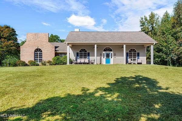 1.58 Acres of Residential Land with Home for Sale in Nesbit, Mississippi