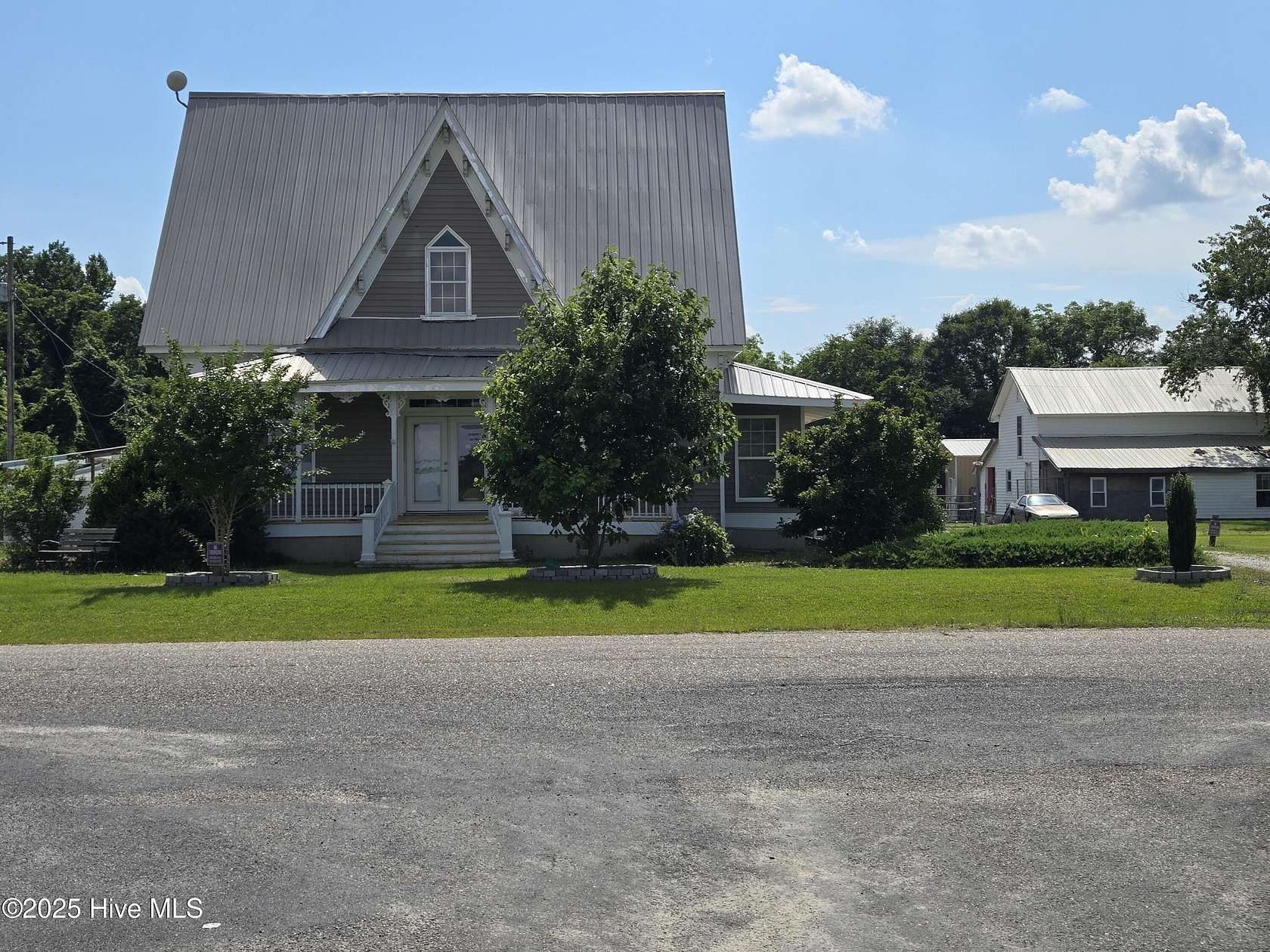 4.2 Acres of Residential Land with Home for Sale in Laurinburg, North Carolina