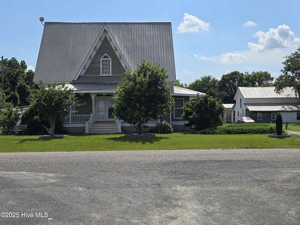 4.2 Acres of Residential Land with Home for Sale in Laurinburg, North Carolina