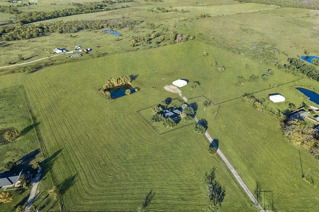 27.8 Acres of Land with Home for Sale in Kaufman, Texas