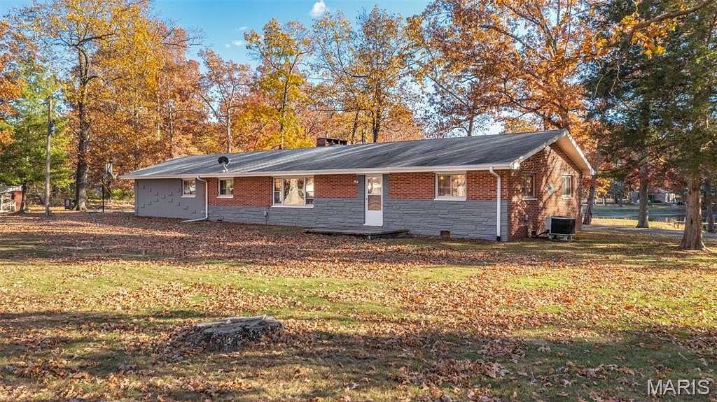 4.26 Acres of Residential Land with Home for Sale in Staunton, Illinois