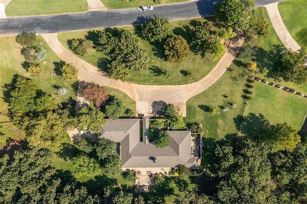 2.33 Acres of Land with Home for Sale in Edmond, Oklahoma