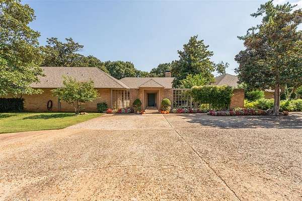 2.33 Acres of Residential Land with Home for Sale in Edmond, Oklahoma