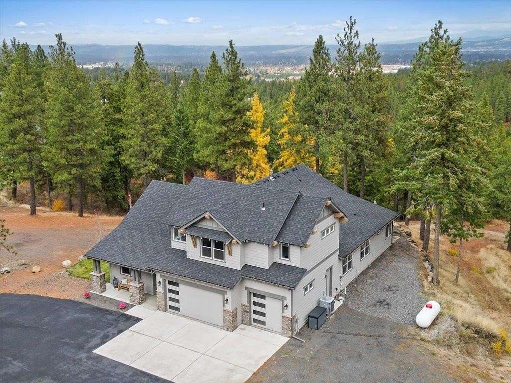10.5 Acres of Land with Home for Sale in Spokane, Washington