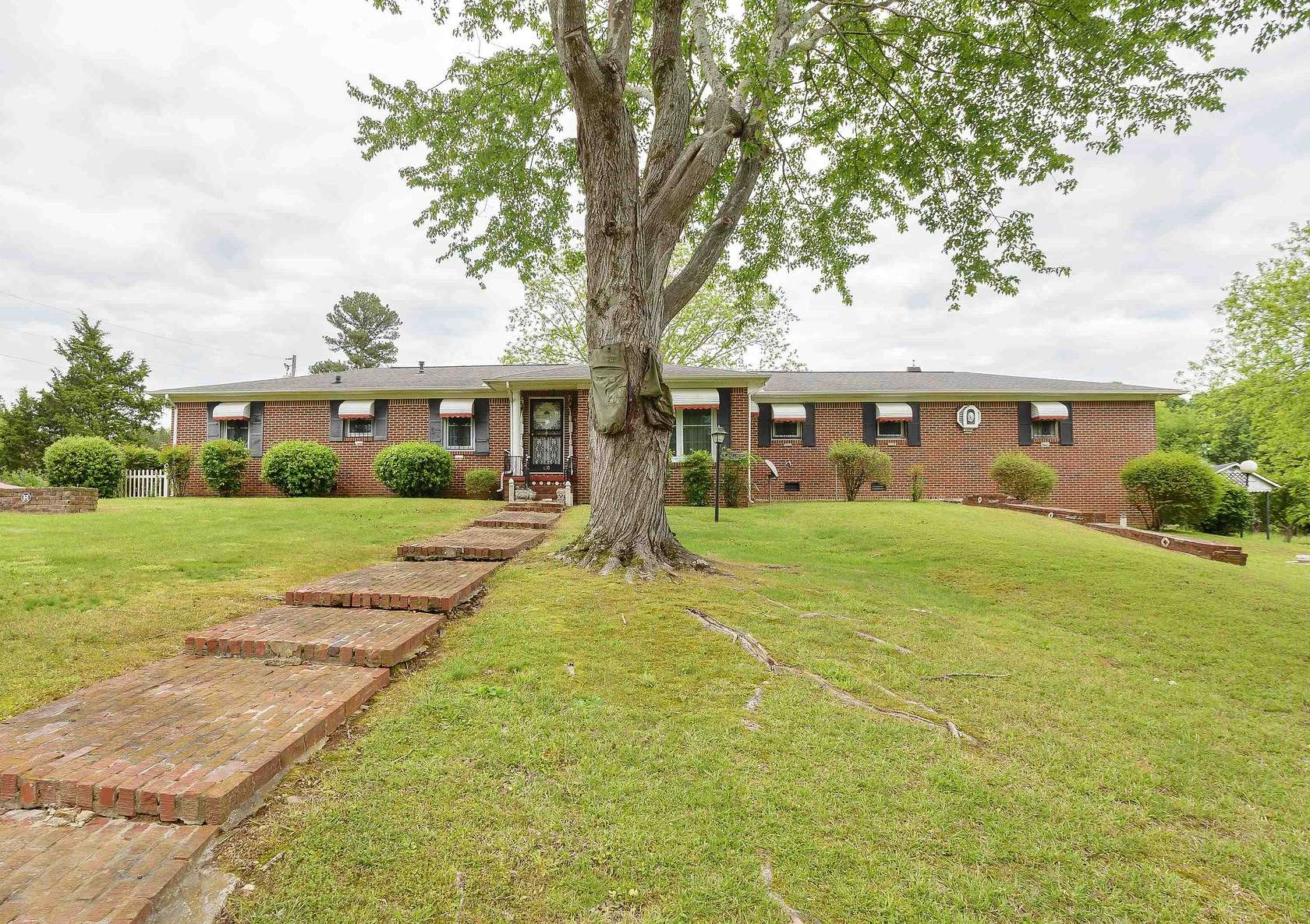 2 Acres of Residential Land with Home for Sale in Cherokee, Alabama