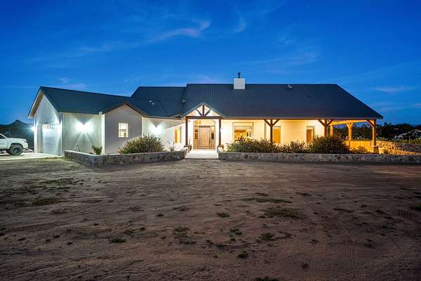 9.69 Acres of Improved Mixed-Use Land for Sale in Las Cruces, New Mexico