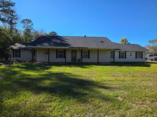 8 Acres of Residential Land with Home for Sale in Hineston, Louisiana