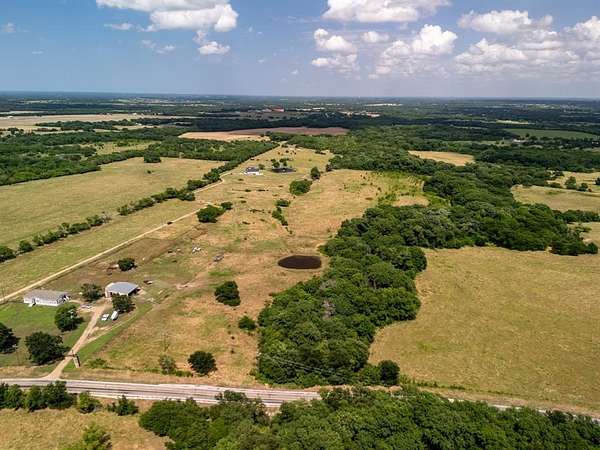 28 Acres of Recreational Land & Farm for Sale in Savoy, Texas