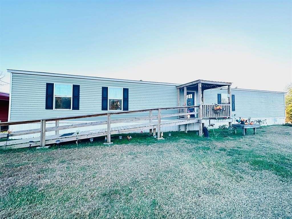 4 Acres of Residential Land with Home for Sale in Omaha, Texas