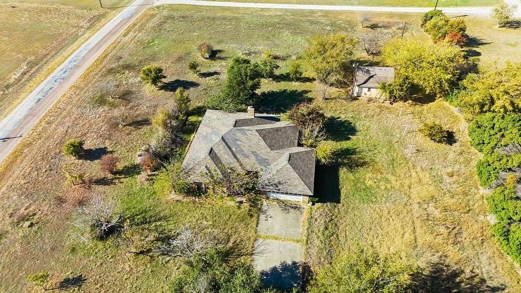 2 Acres of Residential Land with Home for Sale in Rhome, Texas