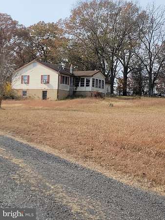 2.46 Acres of Residential Land with Home for Sale in Jeffersonton, Virginia