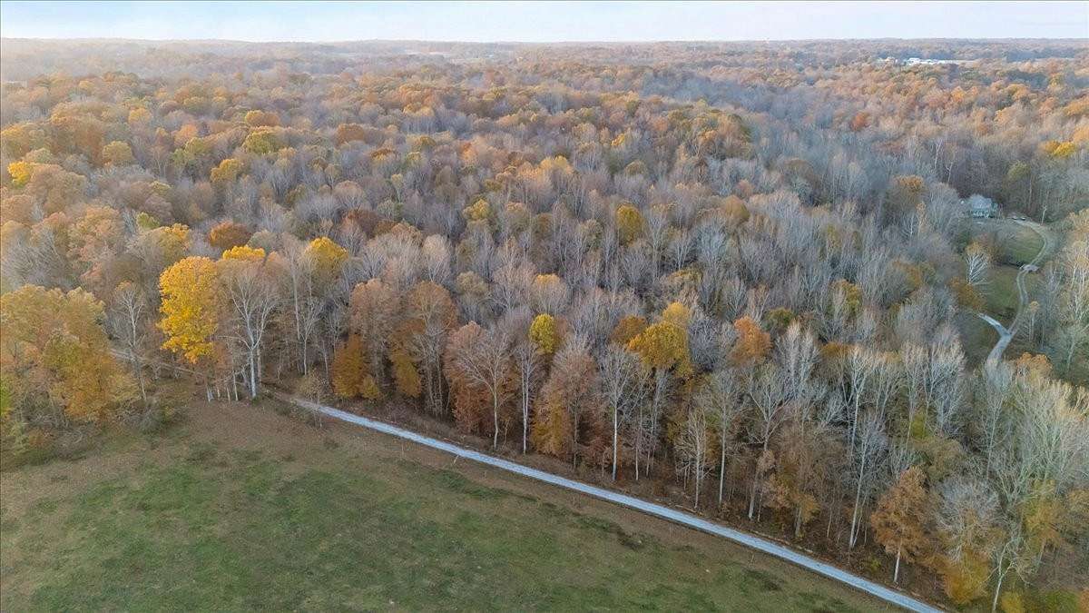 5.47 Acres of Residential Land for Sale in Charlotte, Tennessee