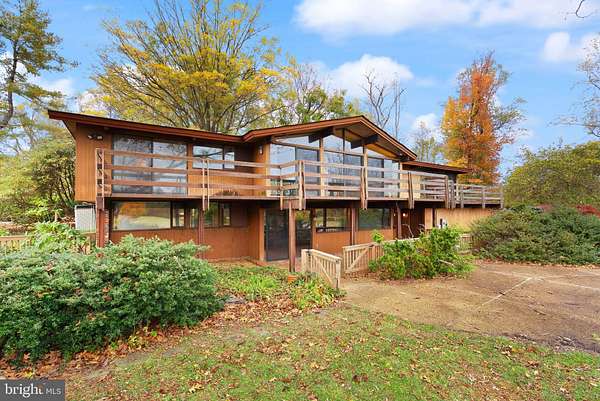 6.7 Acres of Residential Land with Home for Sale in Warrenton, Virginia