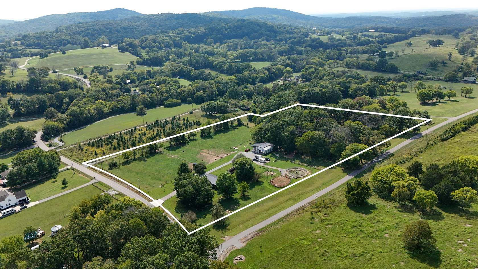12.4 Acres of Land with Home for Sale in Lebanon, Tennessee