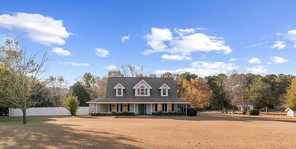 3 Acres of Residential Land with Home for Sale in Dothan, Alabama