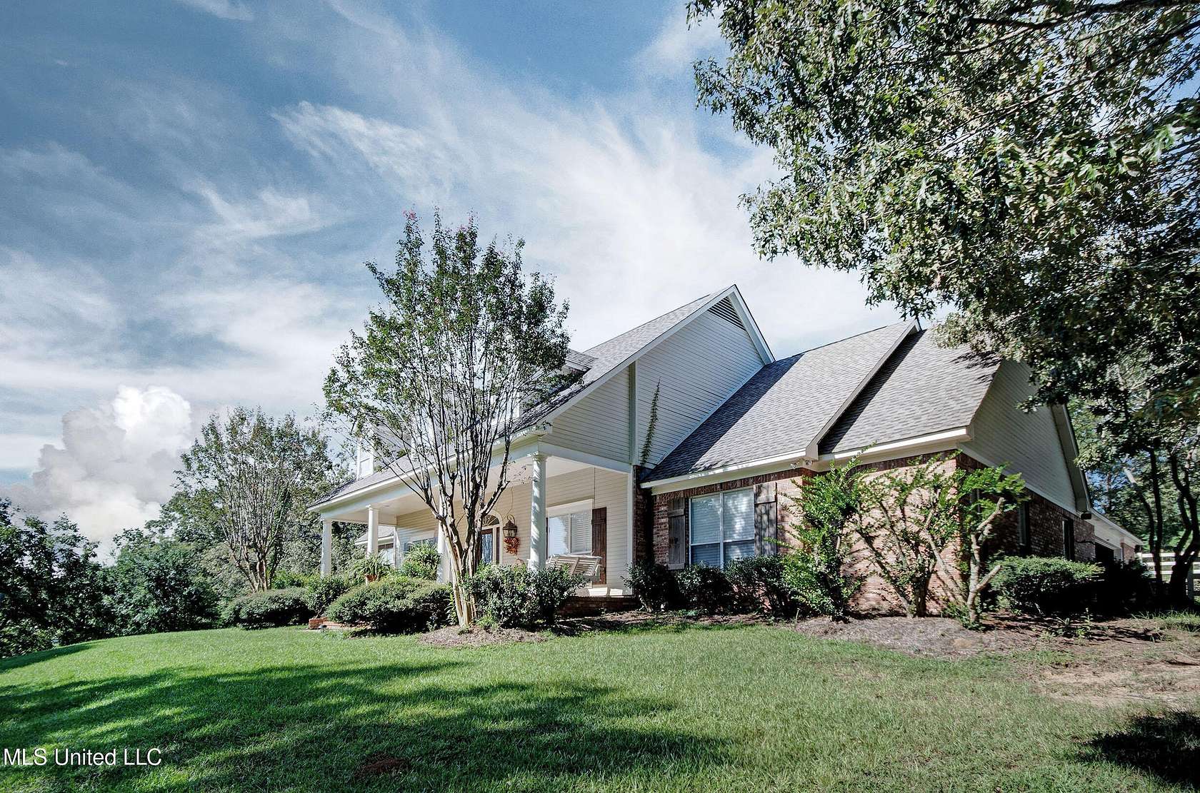 5.22 Acres of Residential Land with Home for Sale in Madison, Mississippi