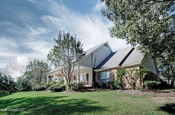 5.22 Acres of Residential Land with Home for Sale in Madison, Mississippi