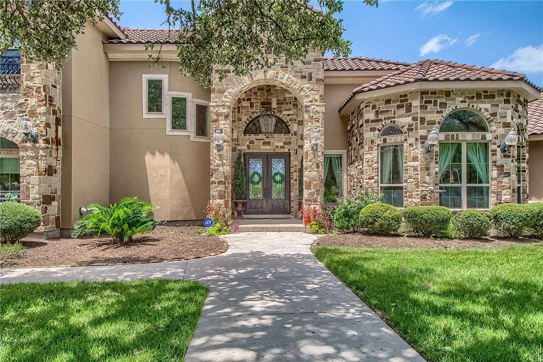 19 Acres of Land with Home for Sale in Seguin, Texas