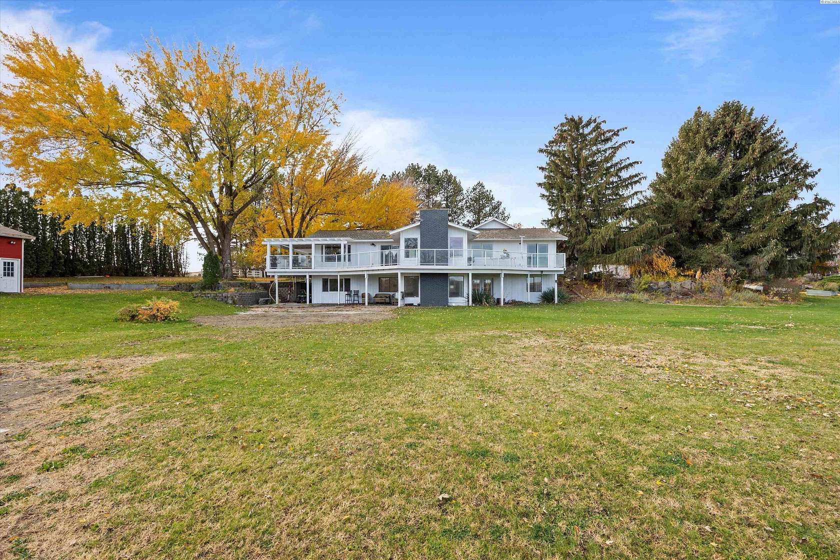 1.89 Acres of Residential Land with Home for Sale in West Richland, Washington