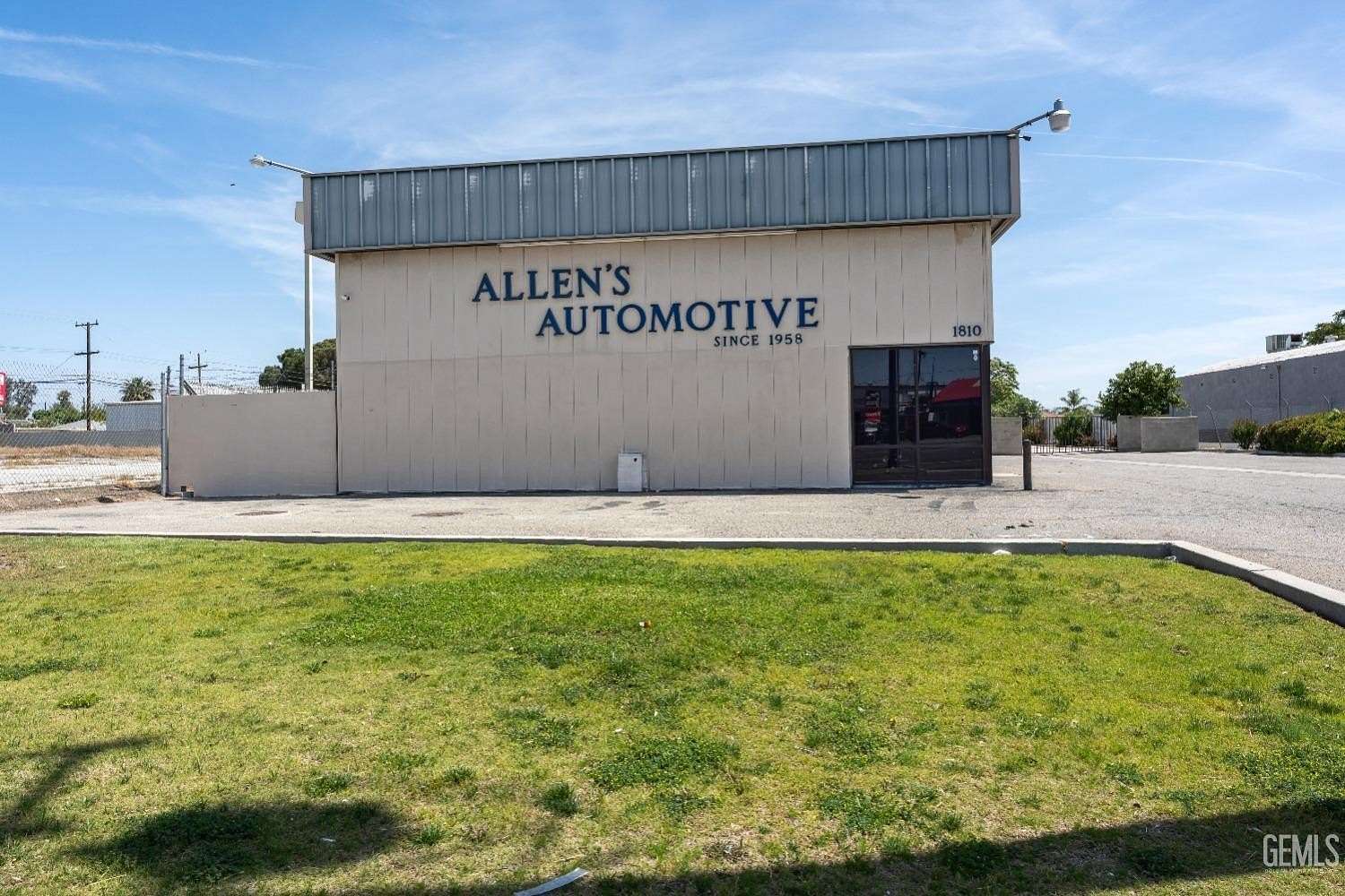 2 Acres of Improved Commercial Land for Sale in Bakersfield, California