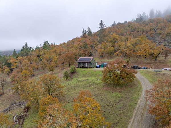 5.48 Acres of Residential Land with Home for Sale in Grants Pass, Oregon