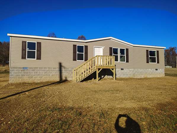 1.59 Acres of Residential Land with Home for Sale in Lafayette, Tennessee