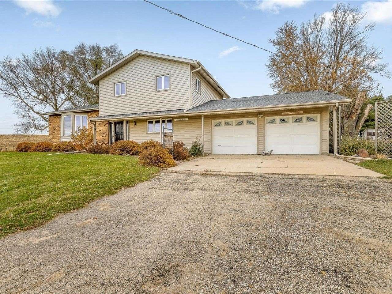 2.6 Acres of Residential Land with Home for Sale in Dakota, Illinois