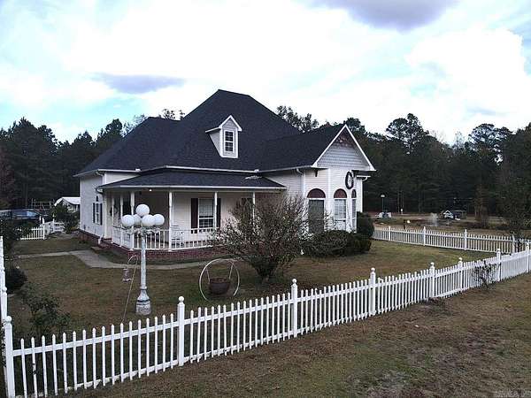 7 Acres of Residential Land with Home for Sale in Malvern, Arkansas