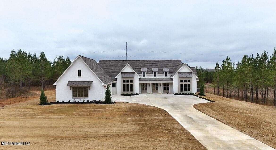 2 Acres of Residential Land with Home for Sale in Brandon, Mississippi