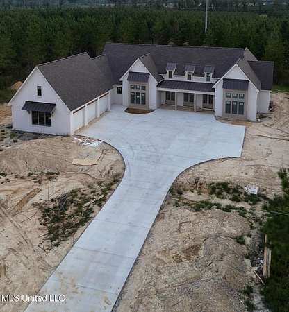 2 Acres of Residential Land with Home for Sale in Brandon, Mississippi