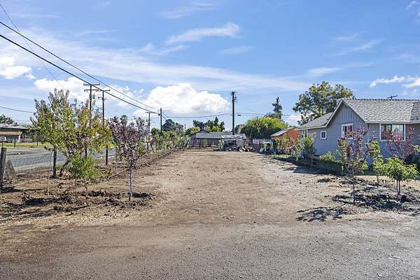 0.15 Acres of Residential Land for Sale in Ivanhoe, California